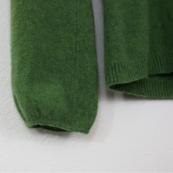 Old Navy 100% Cashmere Green Scoop Neck Sweater Sz XS bell sleeves grass green - Picture 3 of 6